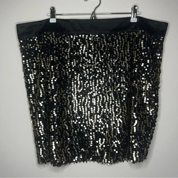 H&M Party NYE Gold Black Sequins Miniskirt - Picture 1 of 6